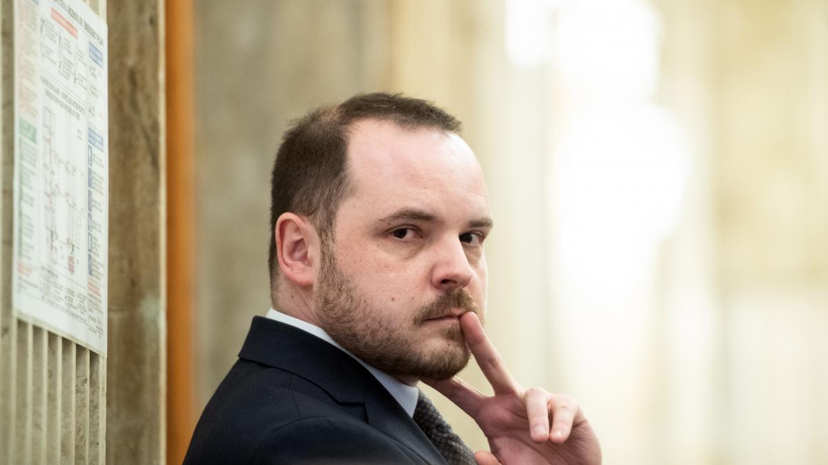 rogobete cineva ne a spus cu usoara aroganta ca putem lasa masinile acasa o zi doua eu nu pot lasa ambulantele in garaj