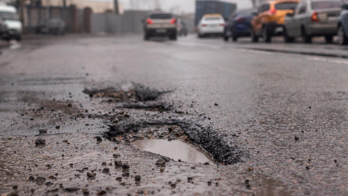 un mecanic auto castiga peste 2 000 de dolari pe noapte dintr o singura groapa in new york nenorocirea unui om este norocul altuia