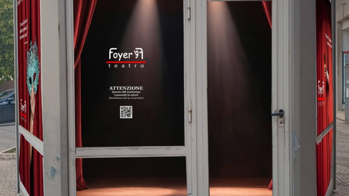 cel mai mic teatru din lume amenajat intr/un fost chiosc de ziare