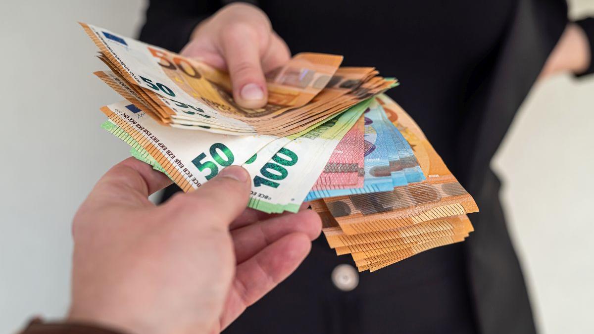 eurostat costurile cu forta de munca in romania sunt printre cele mai mici din ue doar bulgaria are o piata mai ieftina decat noi