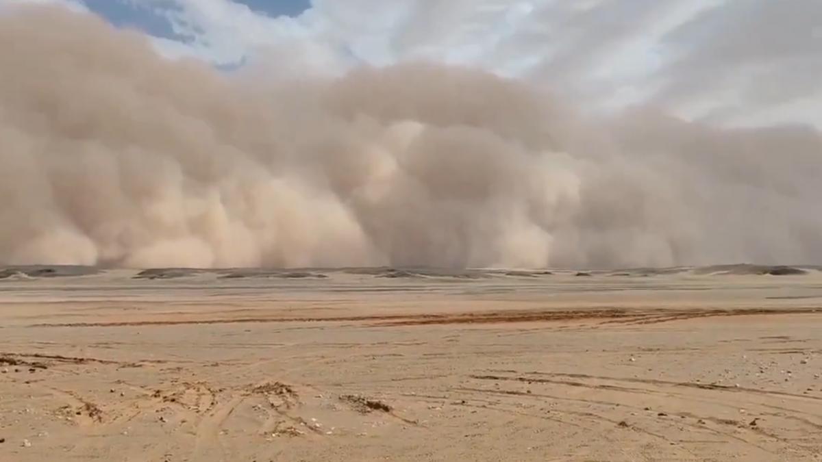imagini din satelit cu o furtuna de nisip impresionanta in nord vestul africii zidul de praf s a intins pe 1 500 de kilometri