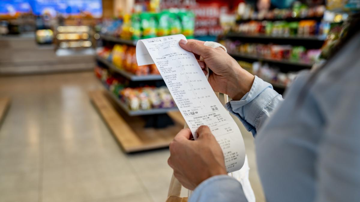 peste 90 dintre romani sunt stresati de scumpiri iar 60 renunta deja la brandurile preferate pentru variante mai ieftine