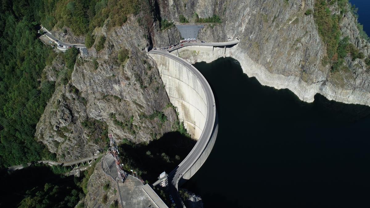 a inceput umplerea lacului vidraru hidroelectrica se realizeaza controlat si etapizat