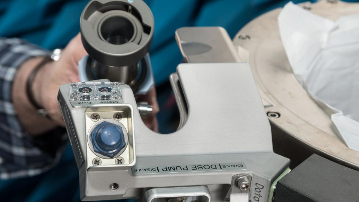 cum vor merge astronautii nasa la toaleta in timpul zborului spre luna o intrebare care a costat nasa 23 de milioane de dolari