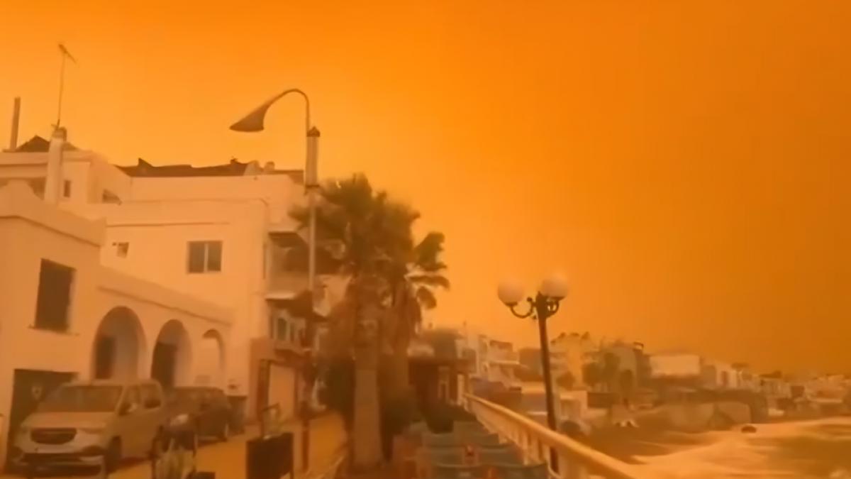 imagini spectaculoase din grecia o furtuna de nisip a colorat cerul cretei in portocaliu