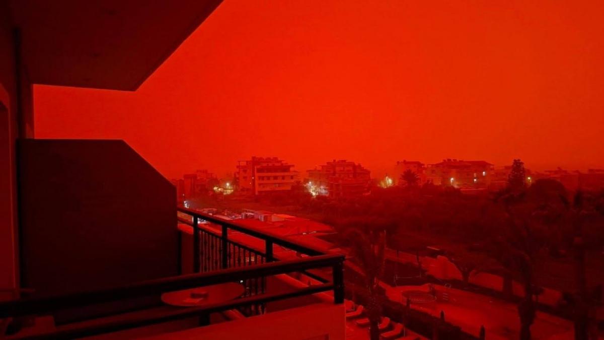 imagini spectaculoase din grecia o furtuna de nisip a colorat cerul cretei in portocaliu