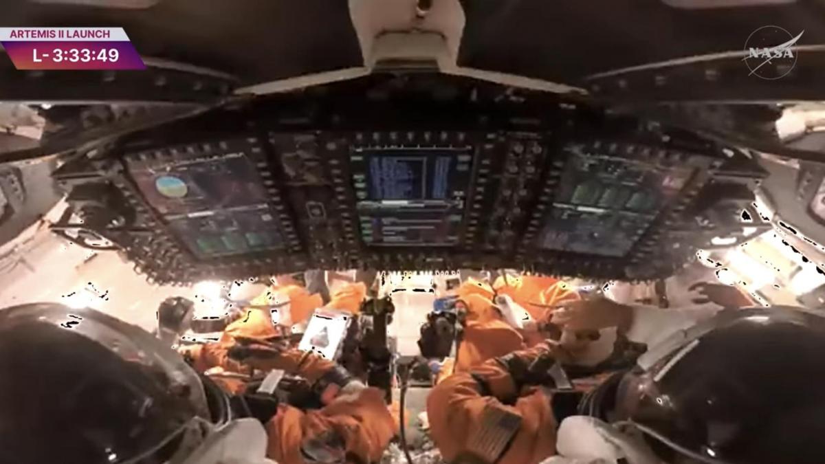 pana la luna si inapoi nasa lanseaza in aceasta noapte primul zbor cu echipaj uman spre luna orarul lansarii