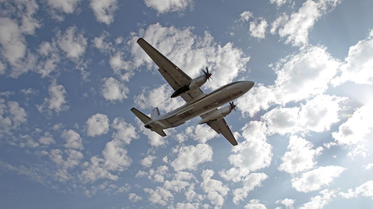 un avion militar rusesc an 26 s a prabusit in crimeea toti cei 29 de oameni de la bord au murit