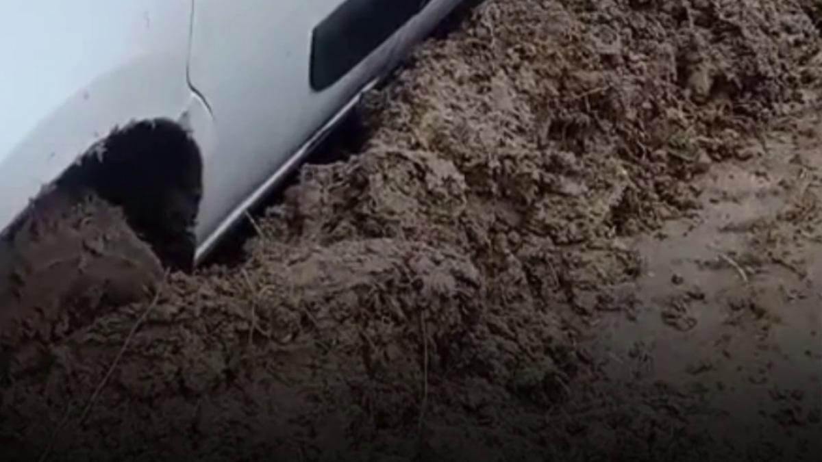 ambulanta blocata in noroi in timpul unei interventii in judetul vaslui