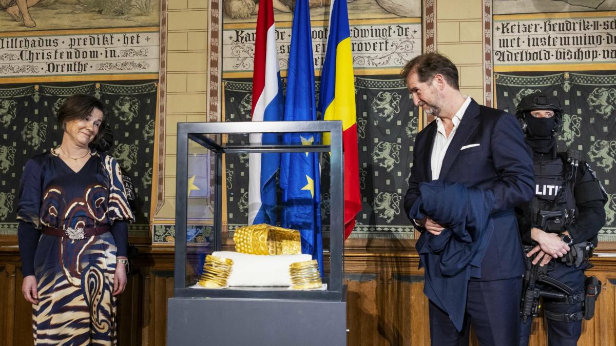 obiecte de tezaur prezentate in conferinta de presa