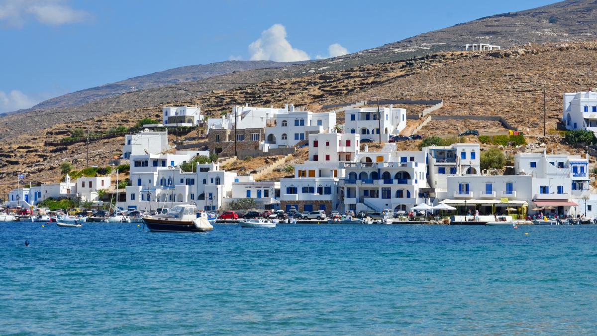 insula greceasca fermecatoare si mai putin cunoscuta la doua ore de atena ce uimeste acolo insa e mancarea un paradis culinar