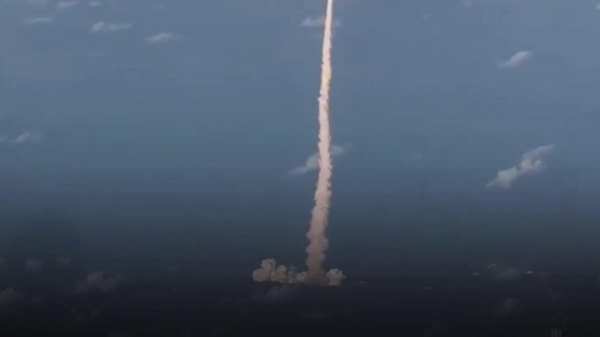 pasagerii unui zbor comercial au surprins lansarea artemis ii