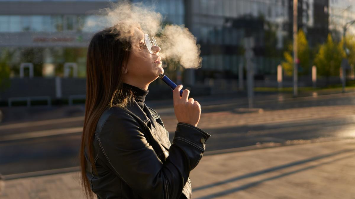 studiu universitatea din oxford tigarile electronice mai eficiente pentru renuntarea la fumat dar nu lipsite de riscuri