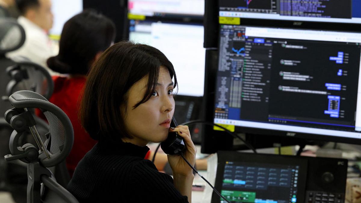 bursele asiatice cresc in mare parte in perioada pastelui datorita sperantelor ca stramtoarea ormuz s ar putea redeschide