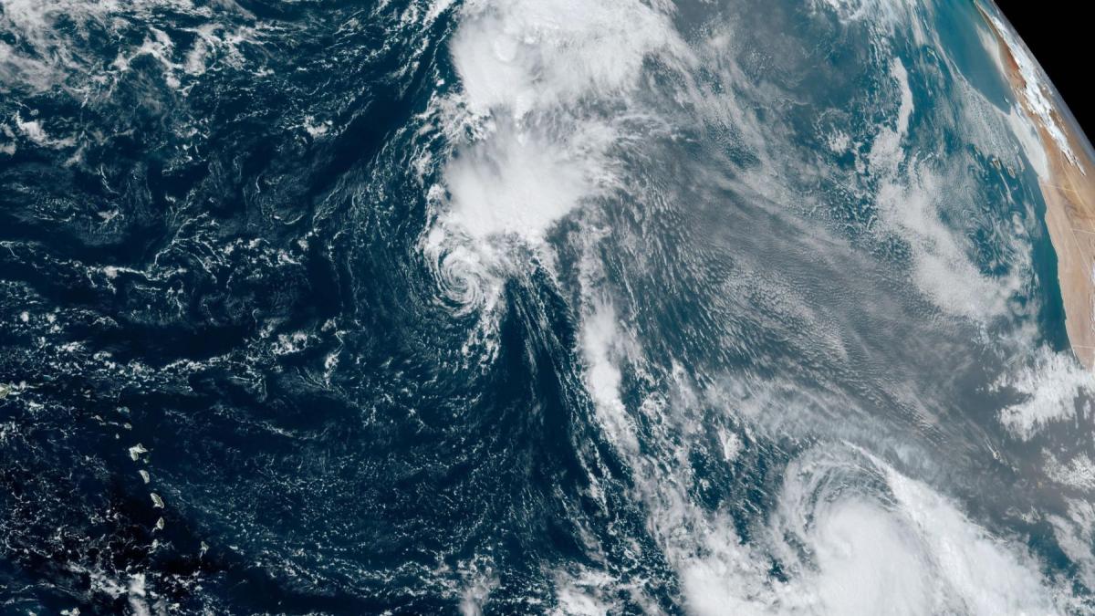 ciclon tropical surprins din spatiu