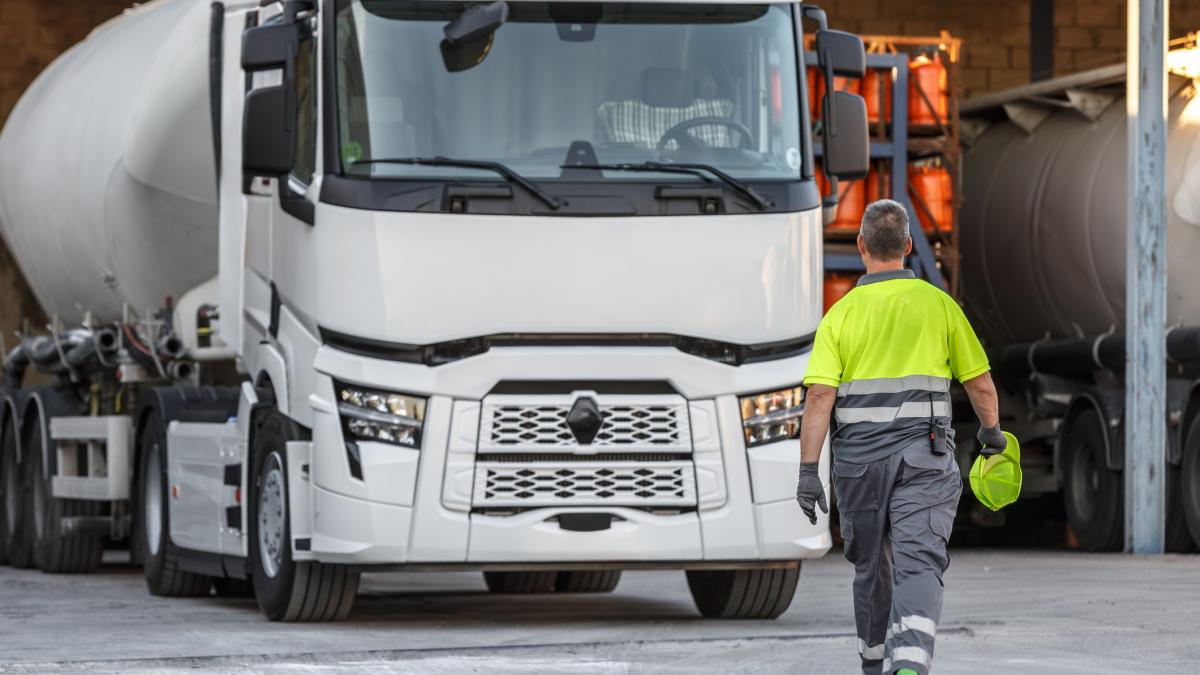 serban transportatorii rutieri de marfa vor avea acces mai facil la ajutorul de stat pentru achizitia de vehicule cu zero emisii