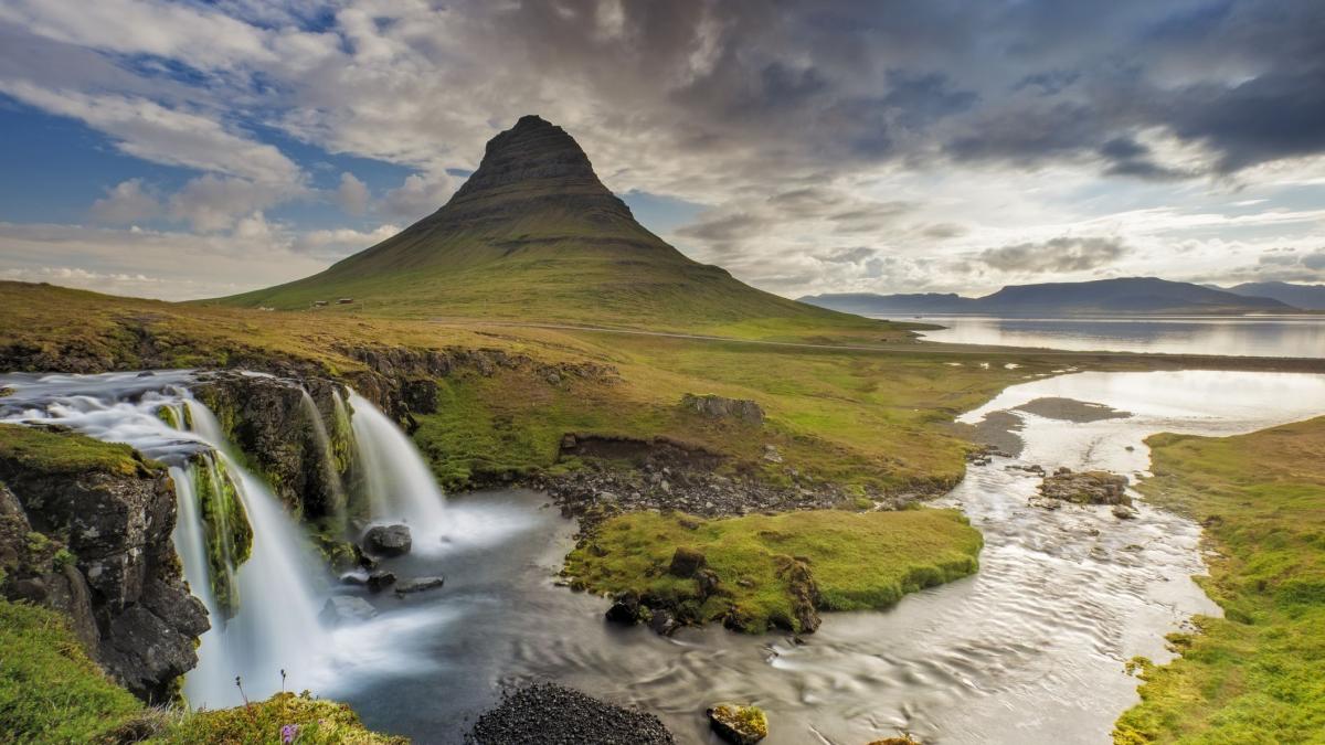 o companie aeriana ofera o vacanta de 10 zile complet platita in islanda plus 43 000 e trebuie doar sa faci fotografii proaste