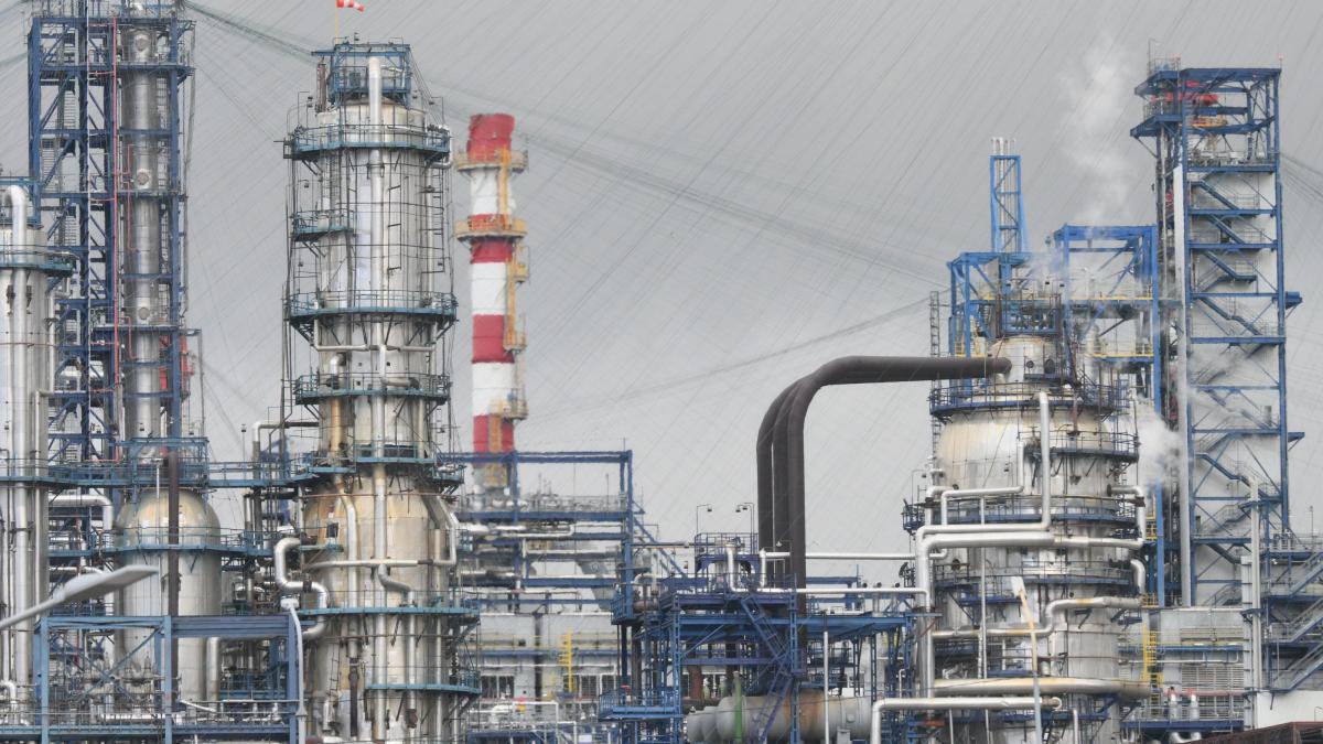 profitul rafinariilor ar putea fi investigat de comisia europeana ne asiguram ca nu exista abuzuri de pret