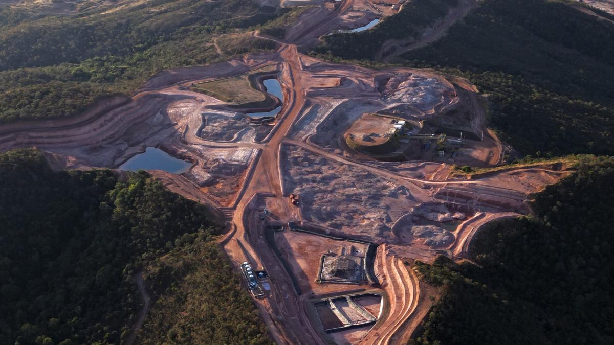 sua isi asigura aprovizionarea cu pamanturi rare printr un imprumut de 565 de milioane de dolari acordat unui grup minier din brazilia