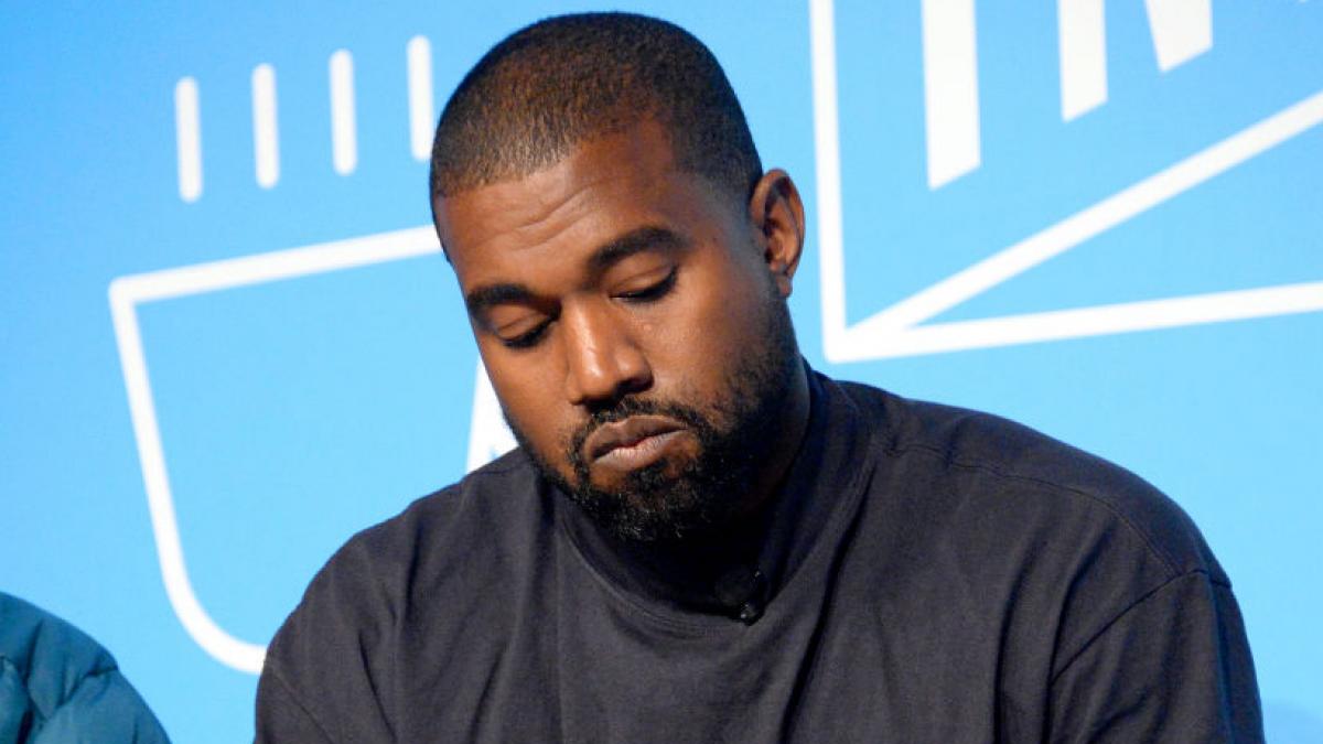 premierul starmer ingrijorat de prezenta lui kanye west la un festival din londra se cere interzicerea lui in uk