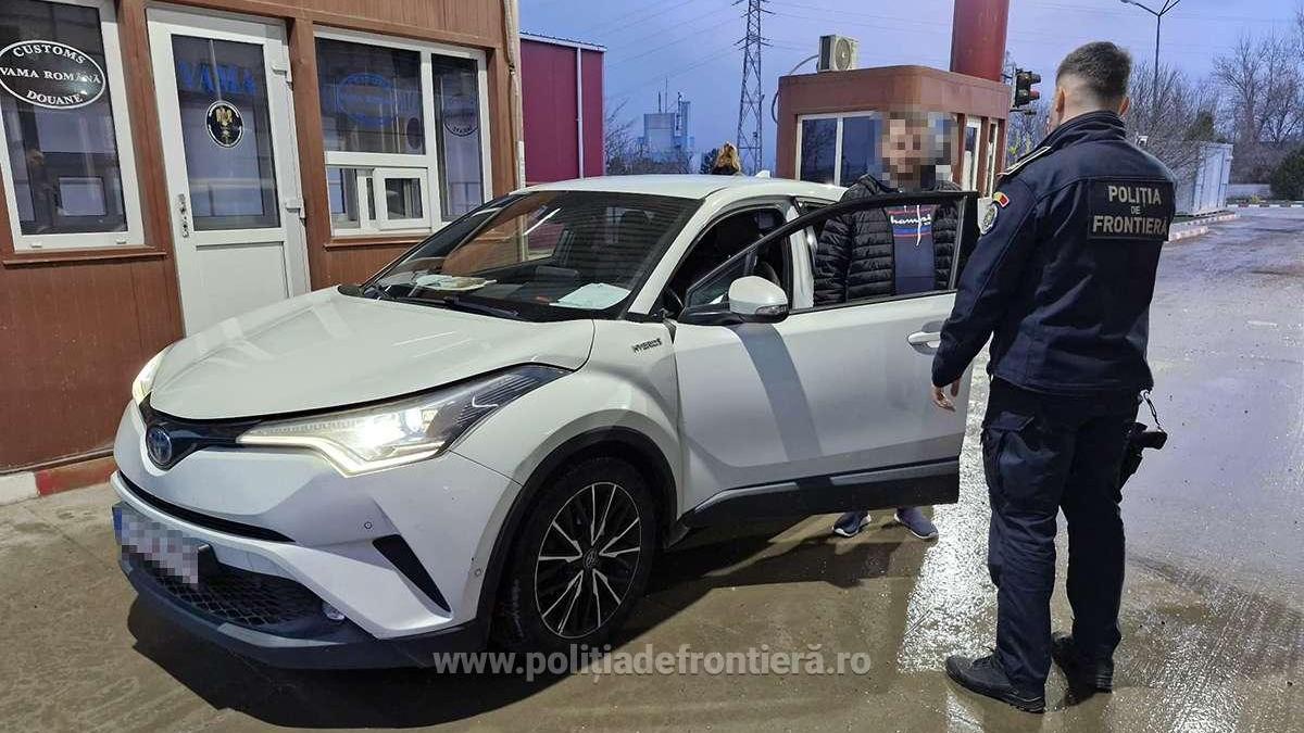 un sofer bulgar a vrut sa intre in romania cu o masina clona politistii au confiscat o la vama in iasi