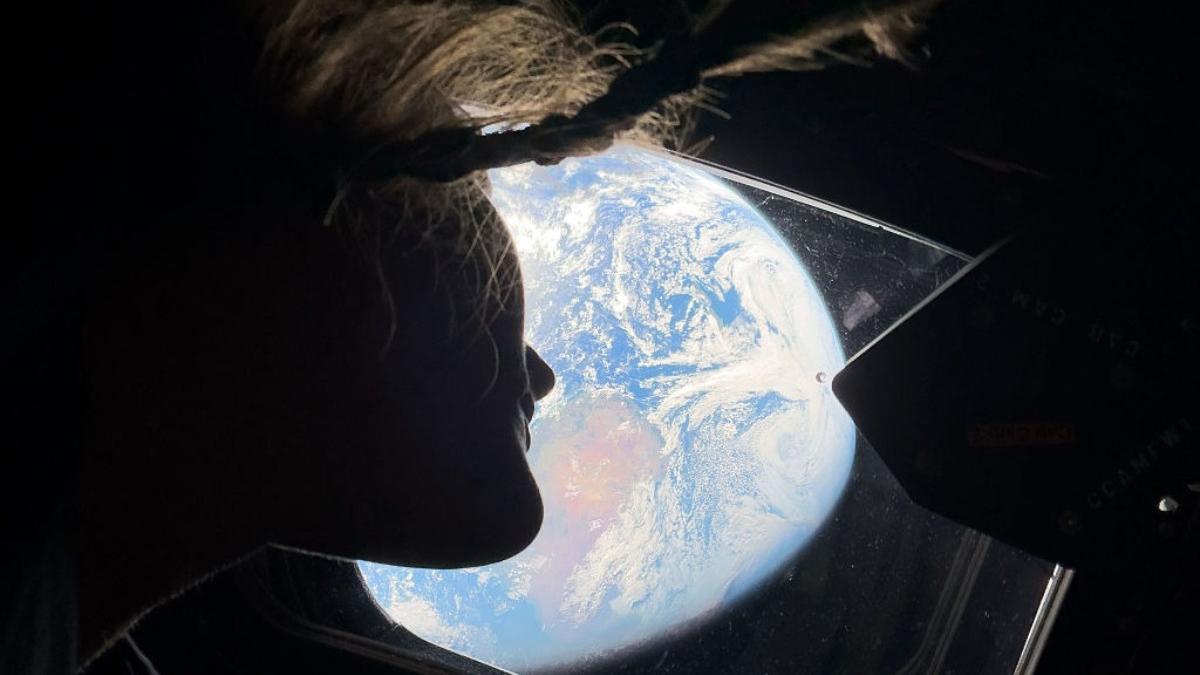 pana la luna si inapoi nasa lanseaza in aceasta noapte primul zbor cu echipaj uman spre luna orarul lansarii