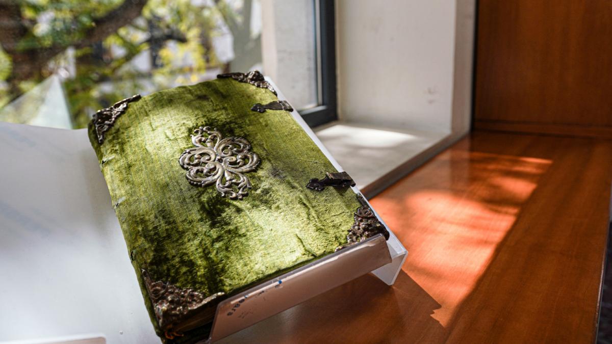 politia a descoperit un manuscris disparut acum un secol la vanzare pe internet in spania ce contine si de ce costa 72 000 de euro