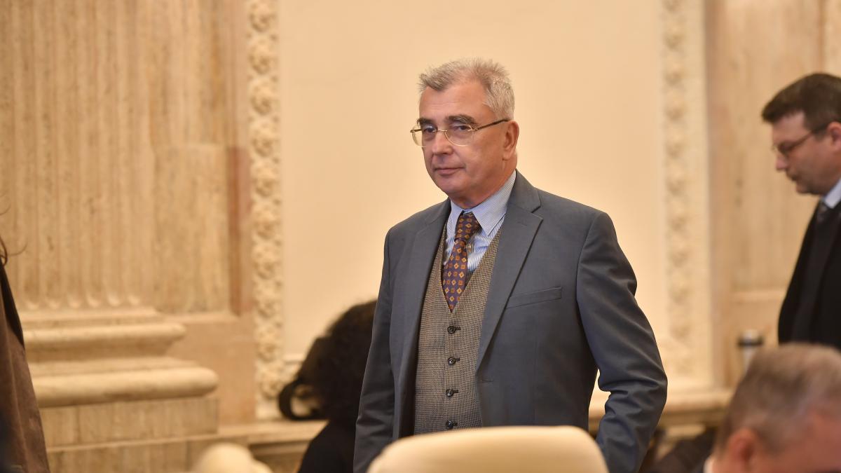 aur nu va sprijini un guvern minoritar petrisor peiu daca parlamentul voteaza pentru demiterea guvernului nu mai e minoritar