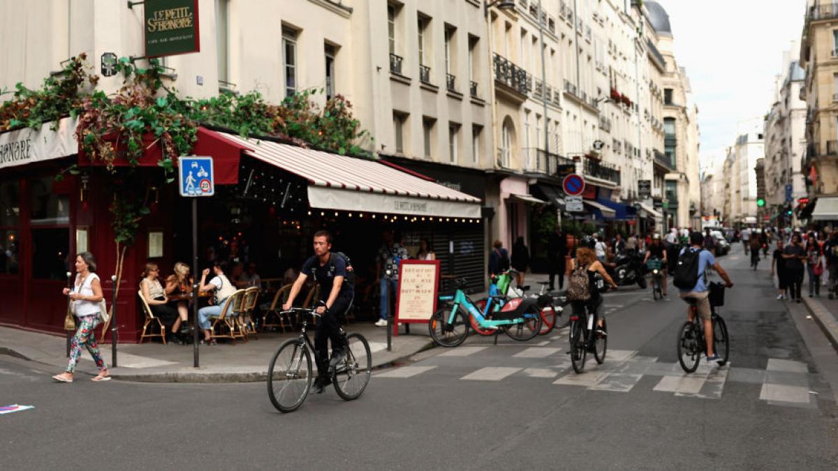 cum s a transformat parisul dintr un oras al masinilor in unul al bicicletelor ceea ce lipseste in restul lumii este curajul