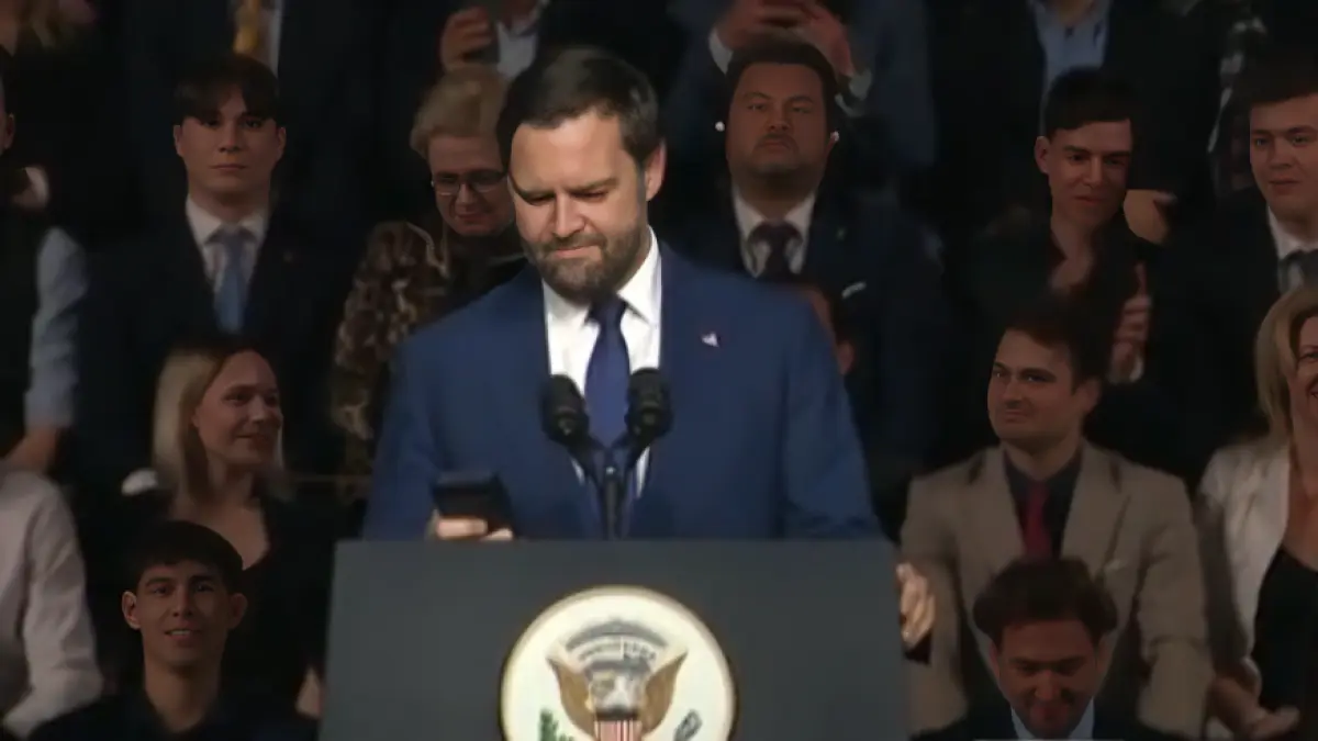 jd vance l a sunat pe trump din budapesta in fata a 5 000 de patrioti maghiari cred ca va iubesc mai mult decat pe orban