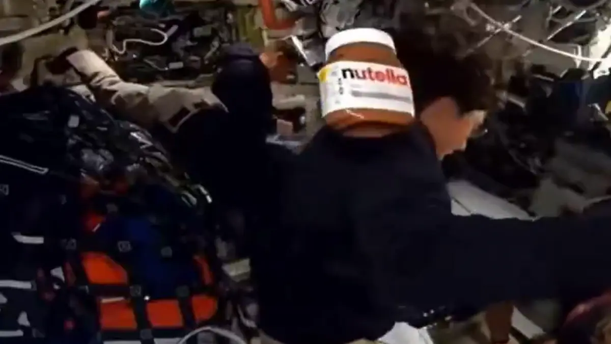 nutella si a facut fara sa vrea cea mai tare reclama atunci cand un borcan a inceput sa pluteasca in cabina navei orion