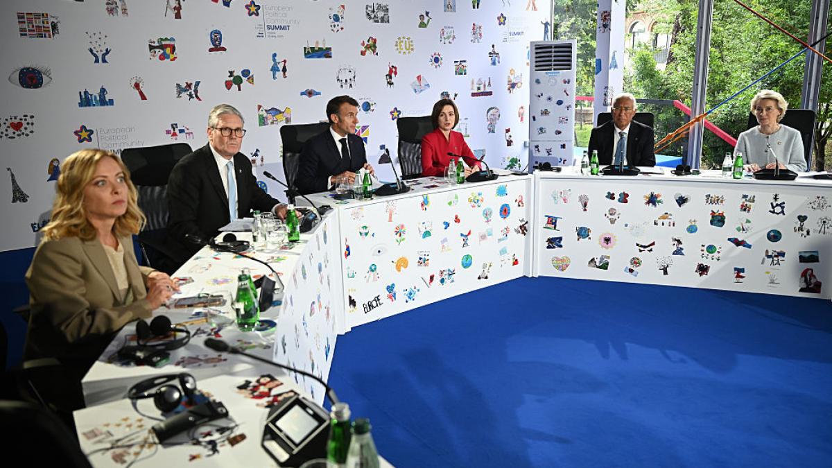 republica moldova catre ue lasati ne sa intram si va vom ajuta sa tineti rusia la distanta venim cu ceva unic