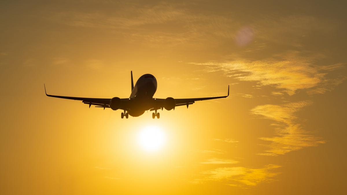 un avion venit de la budapesta a ratat aterizarea la targu mures pe cod galben de vant s a aplicat procedura go around