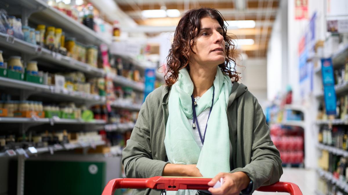 consumul s a prabusit romanii reduc drastic din cheltuieli si aloca cei mai putini bani educatiei doar 26 de lei pe luna
