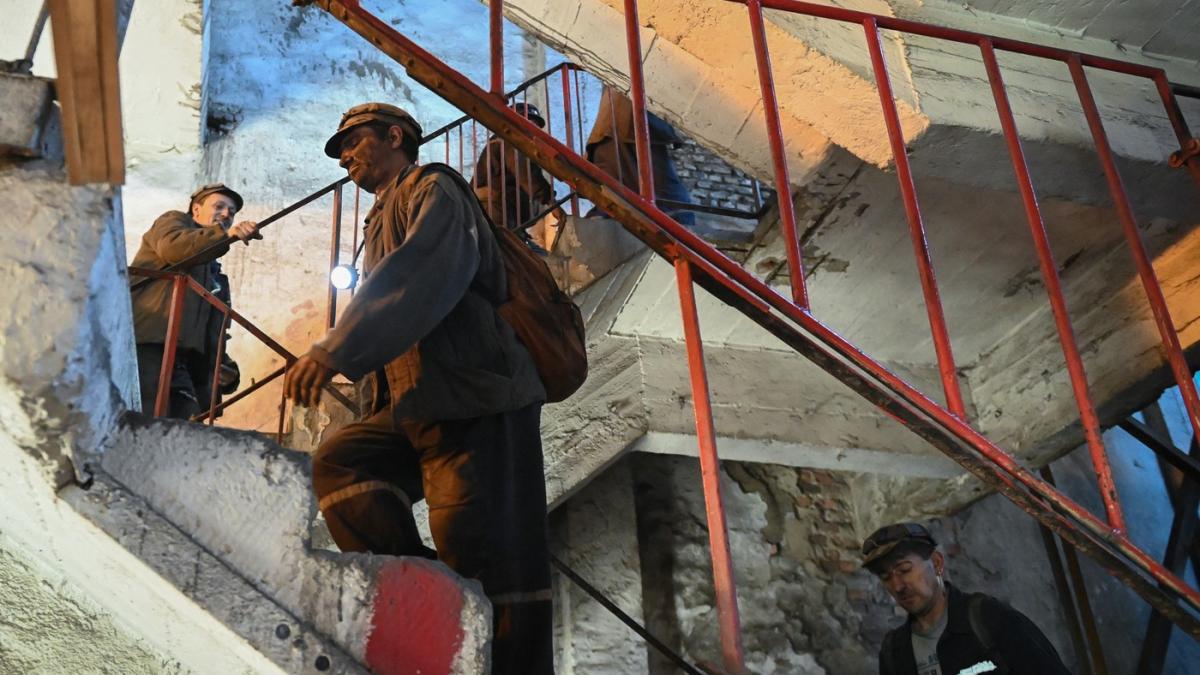 protest in valea jiului minerii nu au mai intrat la munca in schimbul i dupa ce au aflat ca nu vor primi primele de paste