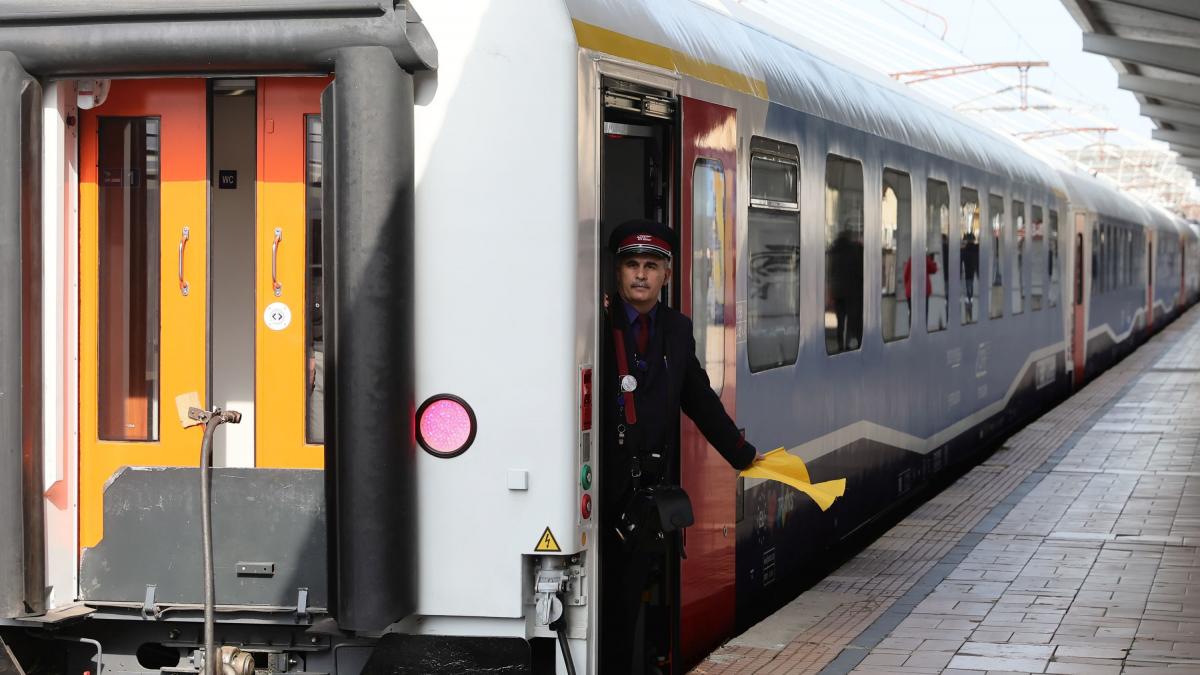 tren cfr in gara de nord