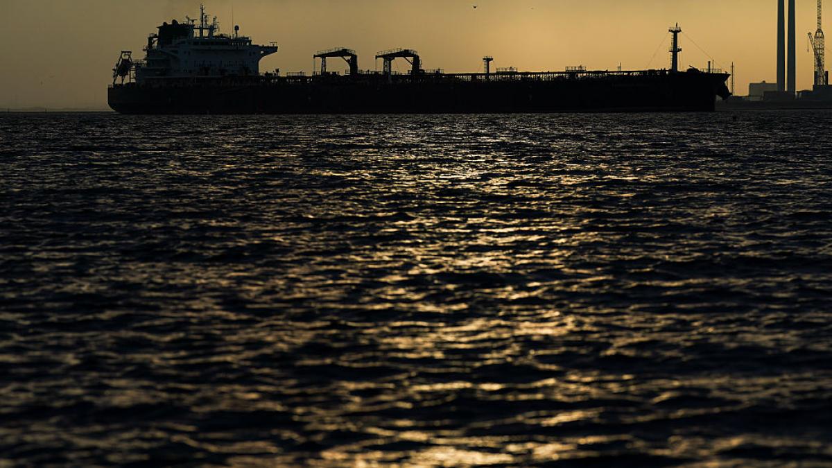 cadere psihica in golful persic marinarii blocati de sase saptamani in stramtoarea ormuz au ajuns la capatul puterilor