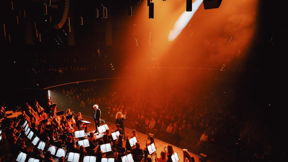 de la ariile lui puccini la rolling in the deep cum a ajuns alexandra crisan vocea celui mai mare turneu simfonic al europei