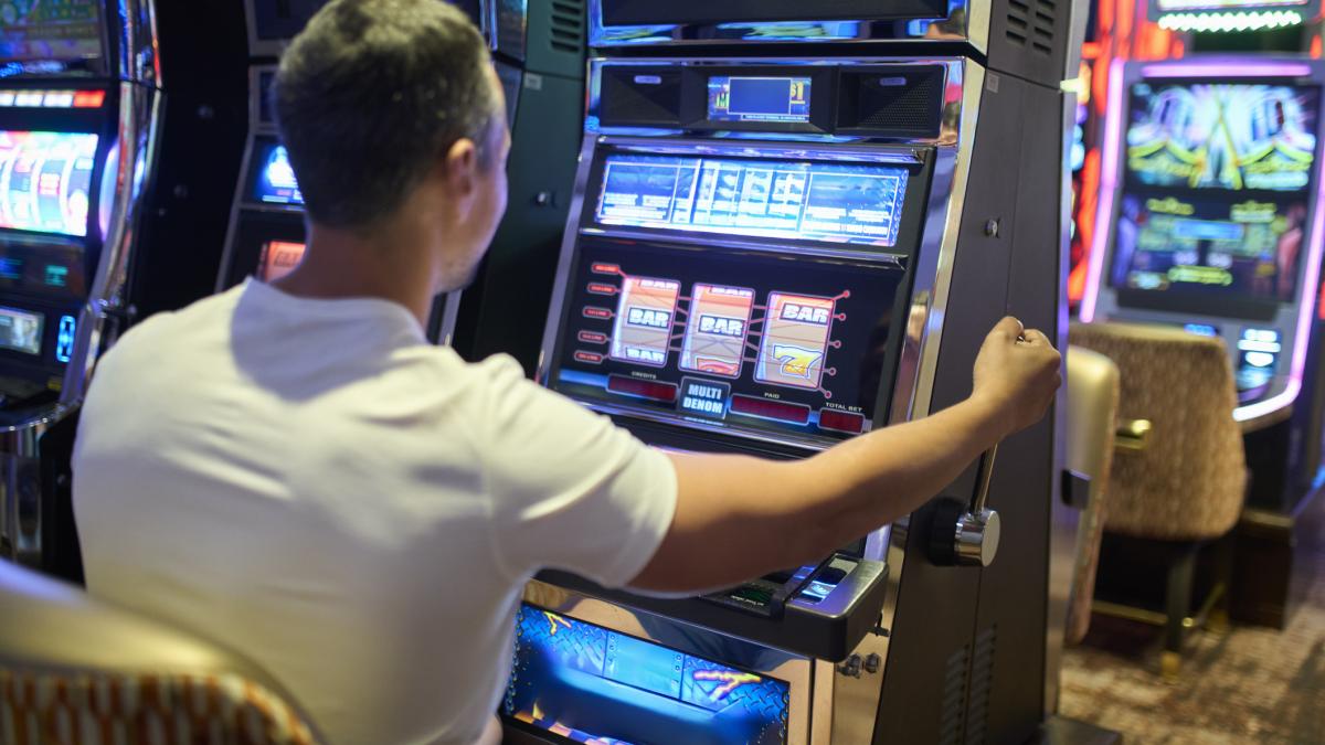 primarul din pitesti a anuntat singurele locuri in care vor mai fi permise jocurile de noroc in oras vor plati o taxa anuala mare