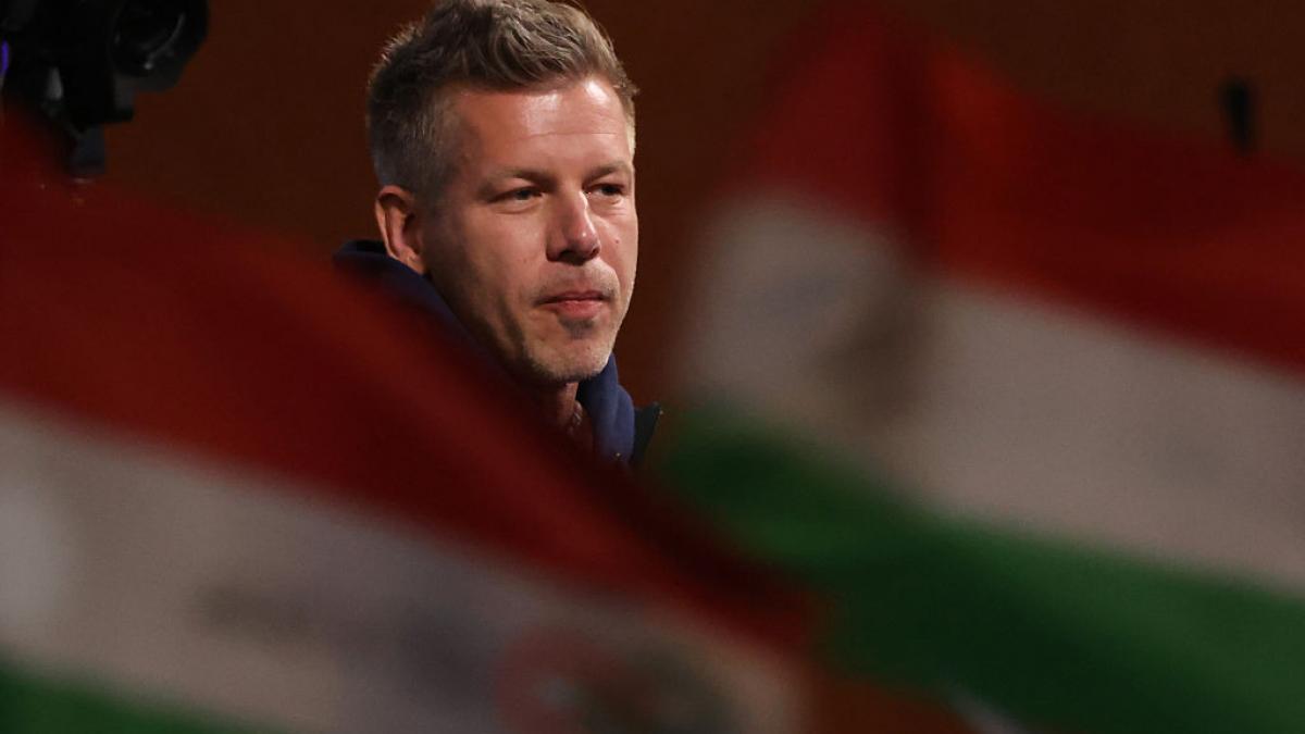 baiatul care avea pe perete un poster cu orban cum a ajuns peter magyar cea mai mare amenintare la adresa premierului ungar