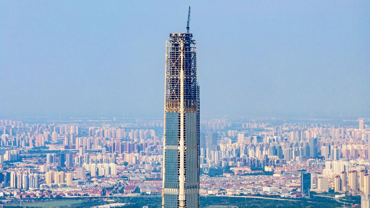 e cel mai inalt zgarie nori nelocuit din lume si e aproape gata la 18 ani de la inceperea lucrarilor va avea 596 de metri inaltime