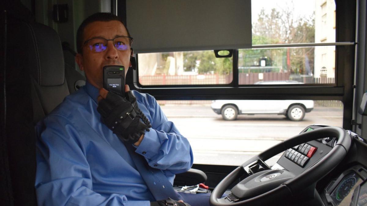 poza despre noile troleibuze din București sunt dotate cu alcooltest_