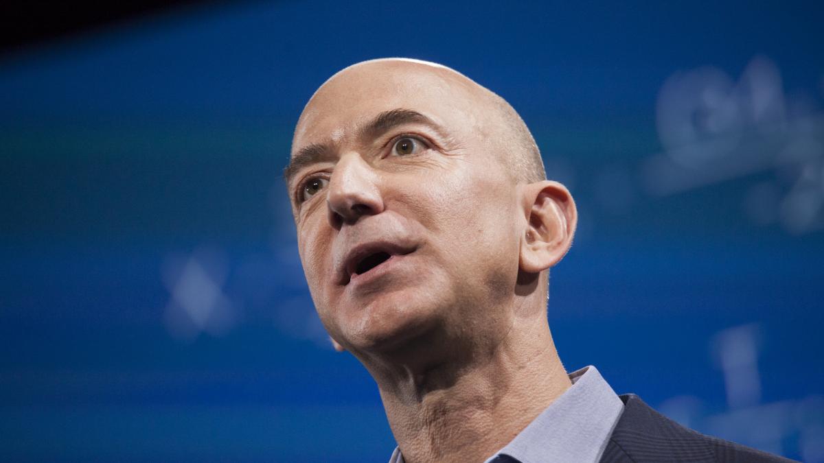 salariul surprinzator de mic pe care jeff bezos il ia de la amazon desi compania cheltuie milioane doar pentru calatoriile sale