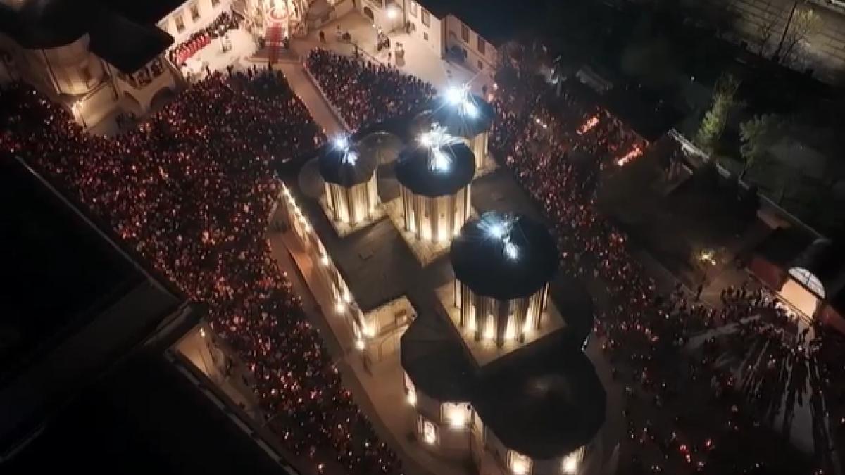 sfanta lumina de la ierusalim a ajuns in romania