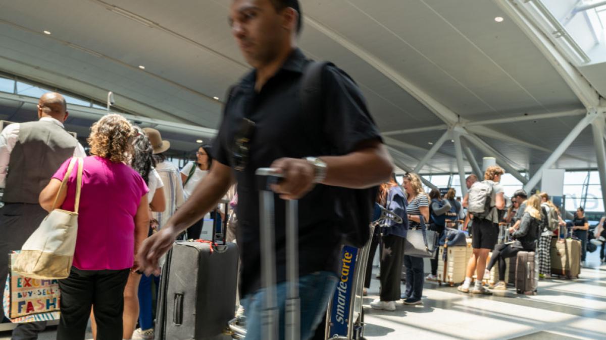 haos in europa din cauza sistemului entry exit avioanele decoleaza goale pentru ca pasagerii sunt blocati cu orele la cozi imense