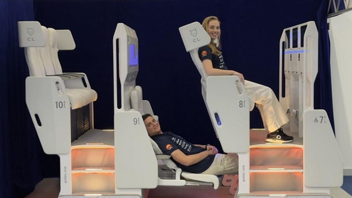 cum arata scaunul pe doua niveluri care se poate face pat in avion conceptul a fost dus la designul suprem