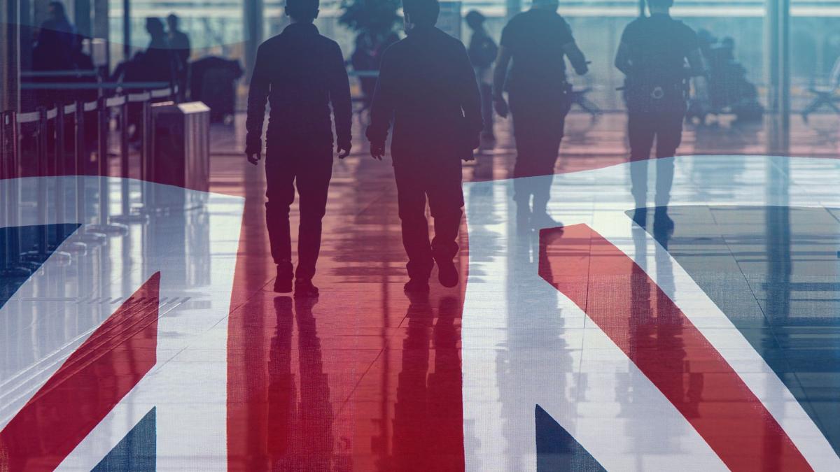 bbc migrantii sunt sfatuiti de avocati sa se dea drept homosexuali ca sa primeasca azil in uk cat costa povestea si dovezile false