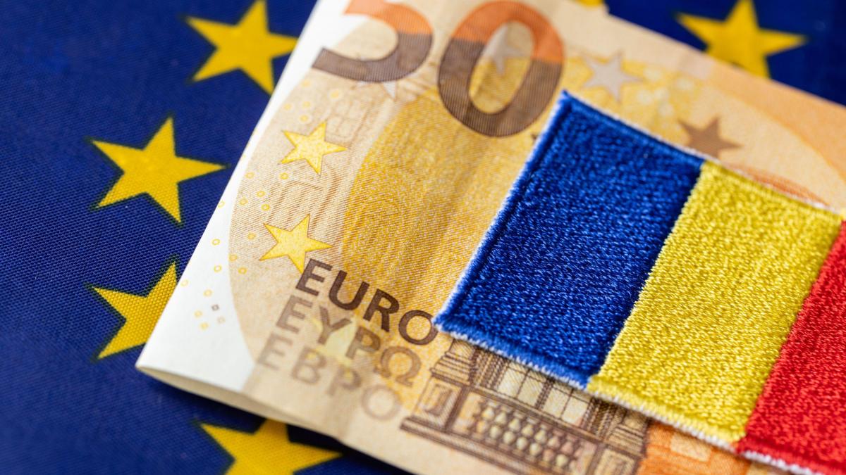 steagul romaniei suprapus peste euro si steagul ue