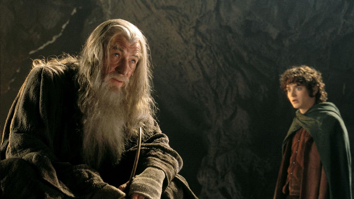 Ian McKellen și Elijah Wood în „Stăpânul Inelelor: Frăția Inelului”. 