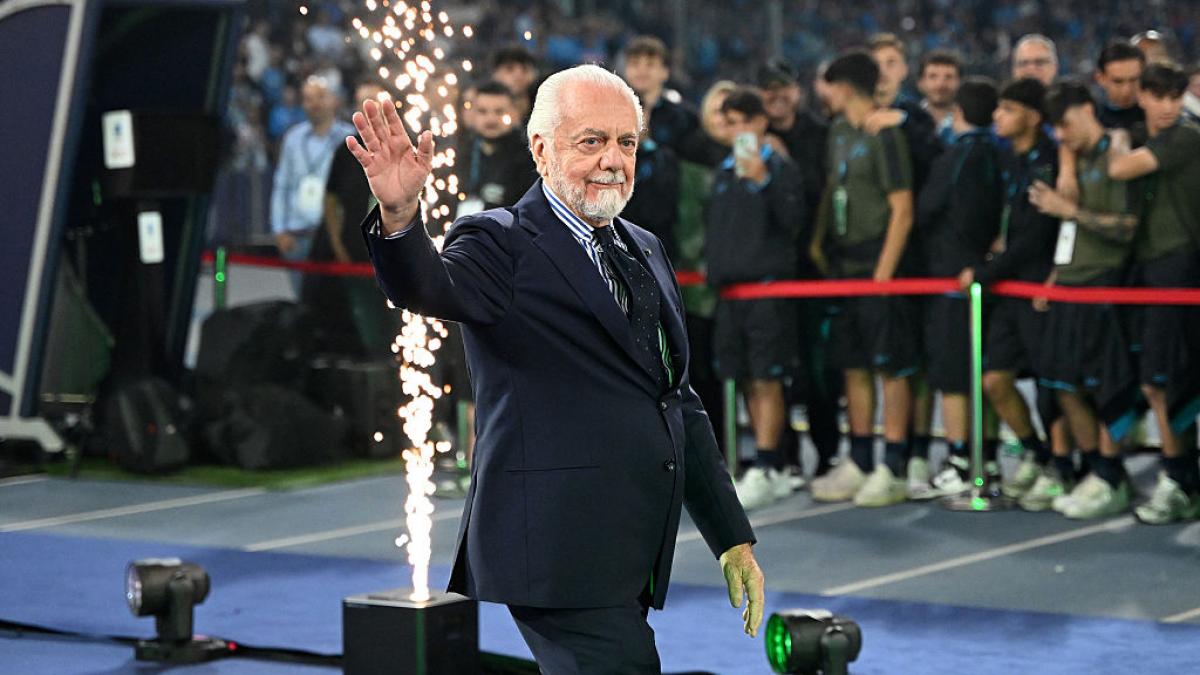 patronul clubului de fotbal napoli si a comandat o masina de 2 3 milioane de euro are acum un parc auto de 21 de milioane de euro